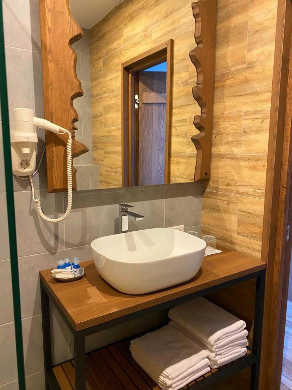 Фільварок Кмитів Hotel Velyki Kosharishcha Exterior foto